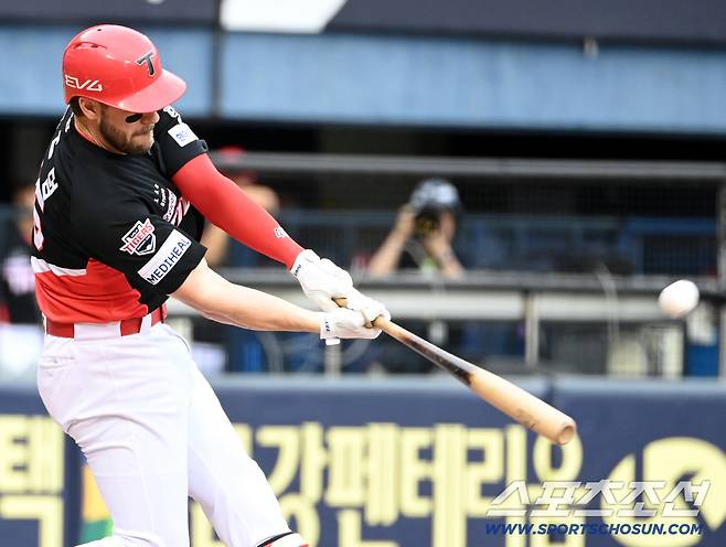 화끈한 KIA, 왜 35홈런 거포 보류권 풀었나…