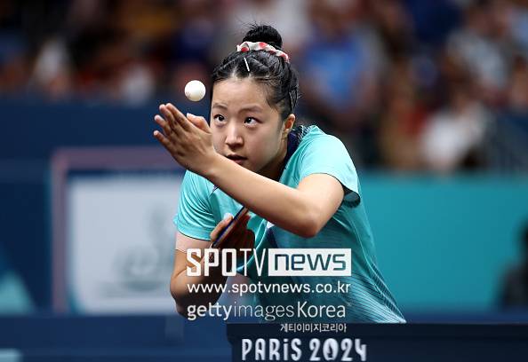 '이럴 수가' 신유빈 '中中中中中에 점령됐다' 세계 랭킹 발표...1~5위 모두 중국, 신유빈은 12위 랭크