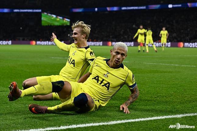 이강인 투입 후 '3골 폭발' PSG, 토트넘 격파→'챔피언스리그 2위' 점프... '깜짝' 비티냐 해트트릭