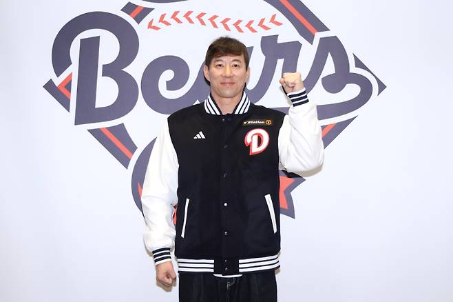 프로 5번째 방출, 마흔둘 최고령 투수의 선수 생활 위기...그러나 포기는 없다