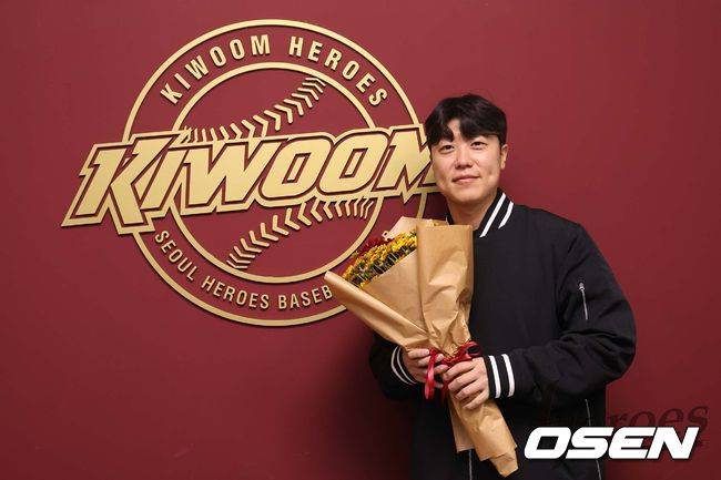 롯데 떠나며 펑펑 울었다, 2차 드래프트 이적한 박진형 “마지막 기회라고 생각해, 아직 포크볼 잘 떨어집니다”