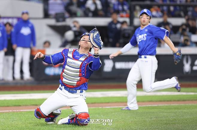 잠잠한 FA 안방마님 강민호-장성우 협상, 좁아진 선택지