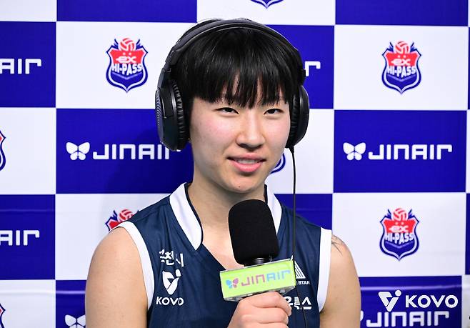 도로공사 선수단 감기 ‘진원지’ 김세인, 27일 페퍼전에선 타나차 부상 공백을 지워내며 10연승 이끈 ‘해피 바이러스’가 됐다 [남정훈의 오버 더 네트]