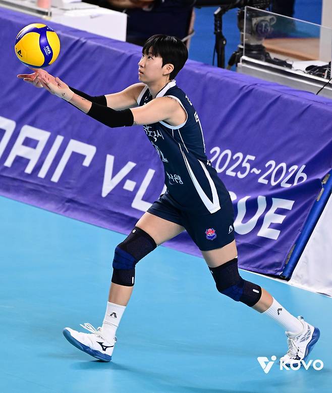 도로공사 선수단 감기 ‘진원지’ 김세인, 27일 페퍼전에선 타나차 부상 공백을 지워내며 10연승 이끈 ‘해피 바이러스’가 됐다 [남정훈의 오버 더 네트]