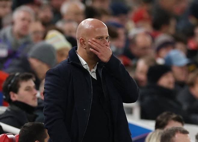 결국 칼 꺼낸다...리버풀, 'PSV전 1-4 완패' 슬롯 경질→크리스탈 팰리스에 첫 트로피 안긴 글라스너 선임 추진