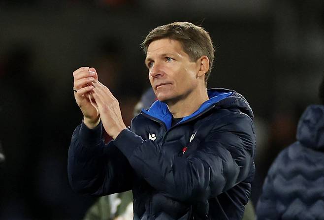 결국 칼 꺼낸다...리버풀, 'PSV전 1-4 완패' 슬롯 경질→크리스탈 팰리스에 첫 트로피 안긴 글라스너 선임 추진