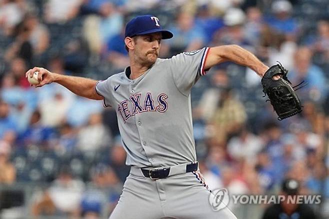 '100만 달러 받고 한국행' ML 28G 투수 계약에 美도 관심…