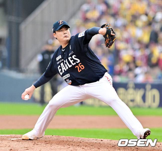 '한화 뎁스 이렇게 두텁다' 한승혁 KT행, 왜 필승조가 풀렸나...손혁 단장 “내년 FA인데 가서 잘 했으면 좋겠다”