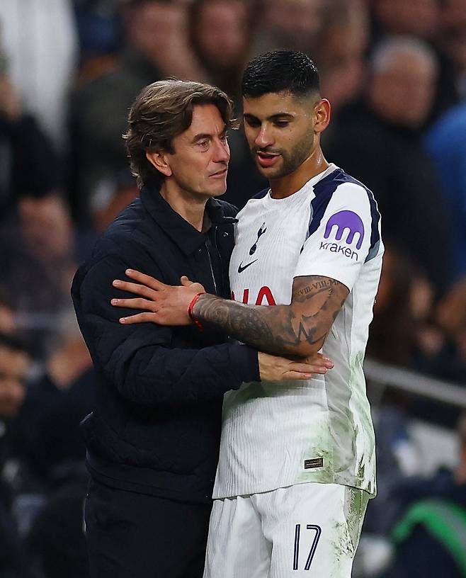 英매체 작심 발언, '아시아 최초 토트넘 주장' 손흥민 공백 폭발했다