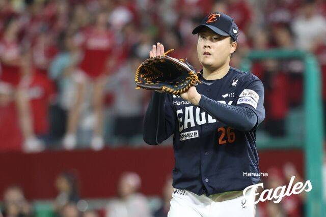 강백호 보상선수가 이 선수라니…한화는 왜 19홀드→16홀드 필승조 풀었을까, 단장님 진심 전하다