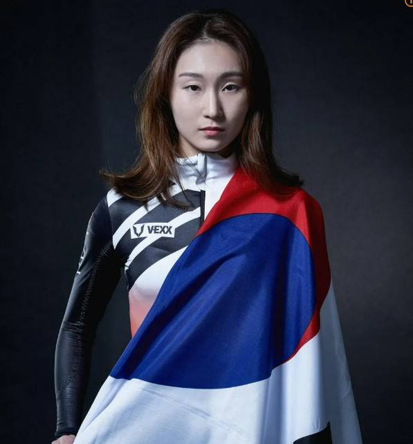 '세계 최강 한국인' 최민정, 최악 부진→패자부활전서 곧바로 '1위 질주'...1500m에서는 '명실상부'