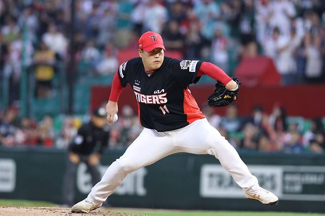 52억 불펜 FA 대박 터졌는데…지명권 2장+10억 트레이드 주인공은 얼마를 줘야 하나