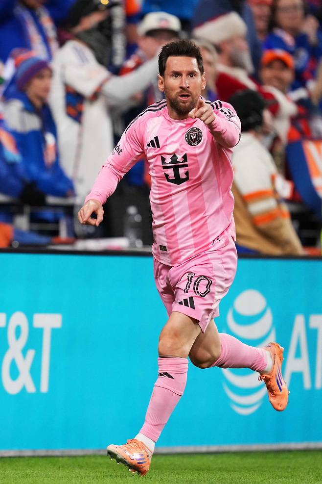 손흥민 완벽 패배, 'GOAT' 메시는 넘을 수 없는 벽...'인간계 1위'도 대단해, 신계와 압도적 차이