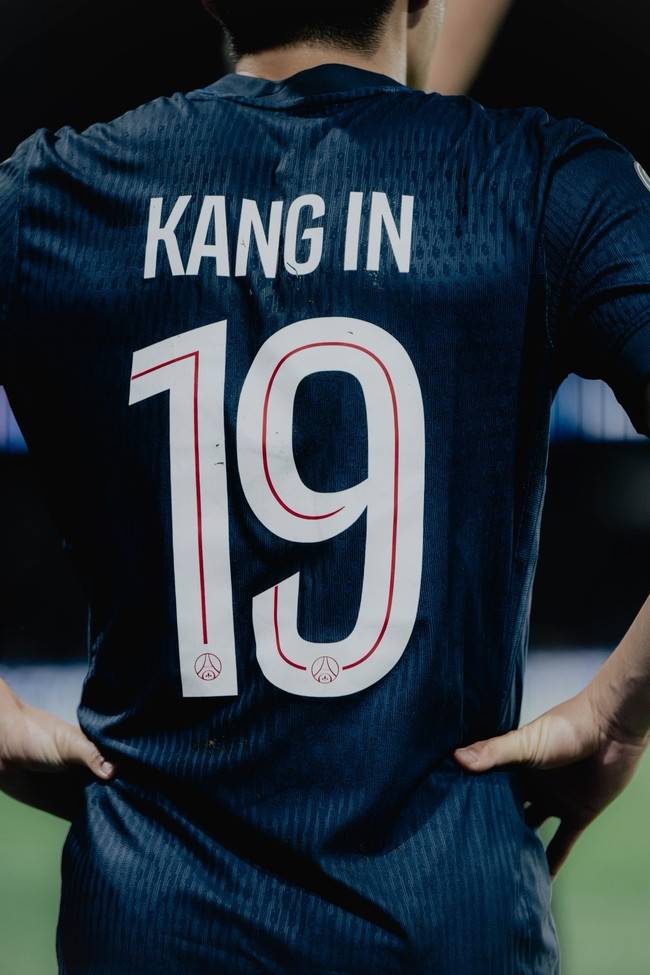 극찬, 극찬, 극찬