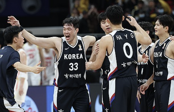 韓, 중국의 심장에 태극기 꽂았다! 베이징 경악→관중들 침묵 후 조기퇴근 “이현중 33점 한국 농구, 월드컵 예선 80-76 승리” 7년 만에 쾌거