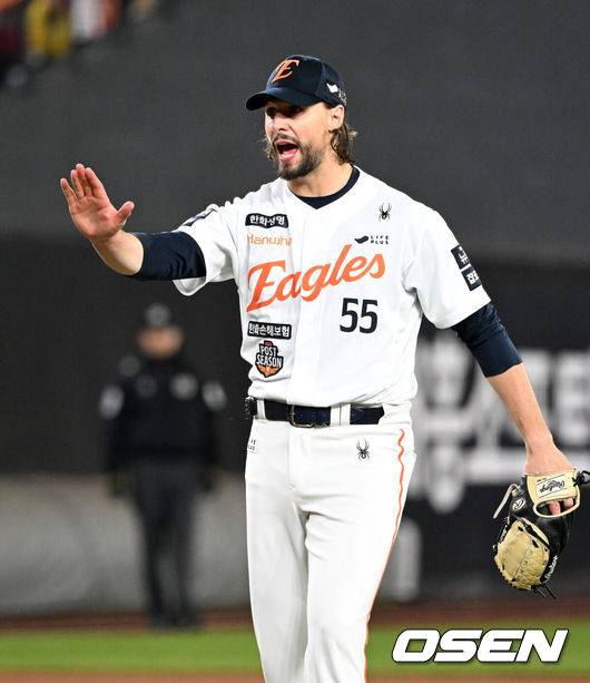 ‘33승 증발 위기’ 한화 초비상! 17승 MVP 출국→대전예수마저 떠날 결심, 美보도 떴다 “휴스턴과 58억 계약 임박”