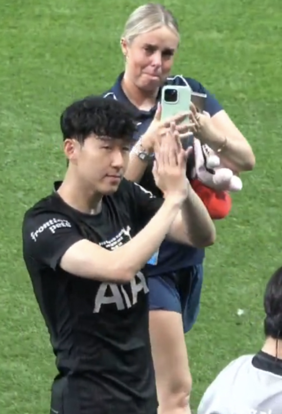 ‘손흥민과 함께 등장한 여성은?’ 올해 연말에 재회할 듯…12월 영국 방문 유력→역대급 ‘오피셜’ 공식발표 뜬다