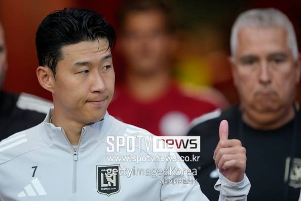 ‘손흥민과 함께 등장한 여성은?’ 올해 연말에 재회할 듯…12월 영국 방문 유력→역대급 ‘오피셜’ 공식발표 뜬다