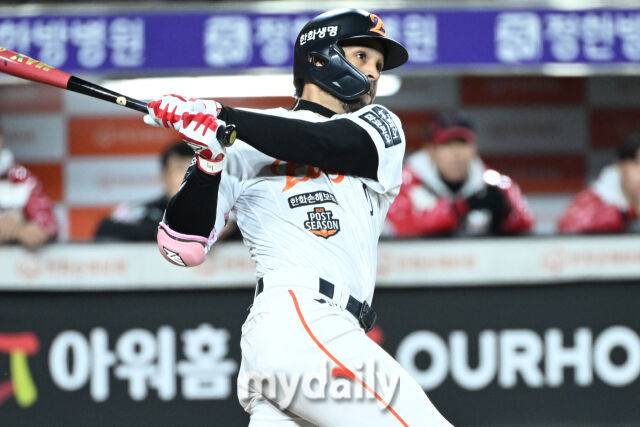 한화 6주 알바→정규직 왜 재계약 실패했나…한국시리즈 1할대 충격 부진 때문인가, 내년에 대전에서 못 본다