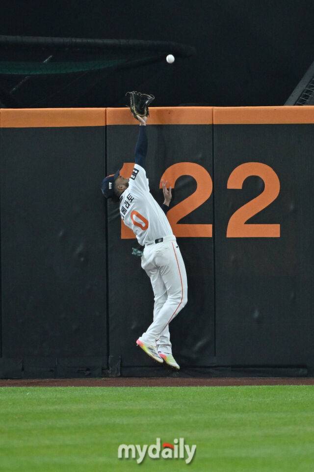 한화 6주 알바→정규직 왜 재계약 실패했나…한국시리즈 1할대 충격 부진 때문인가, 내년에 대전에서 못 본다