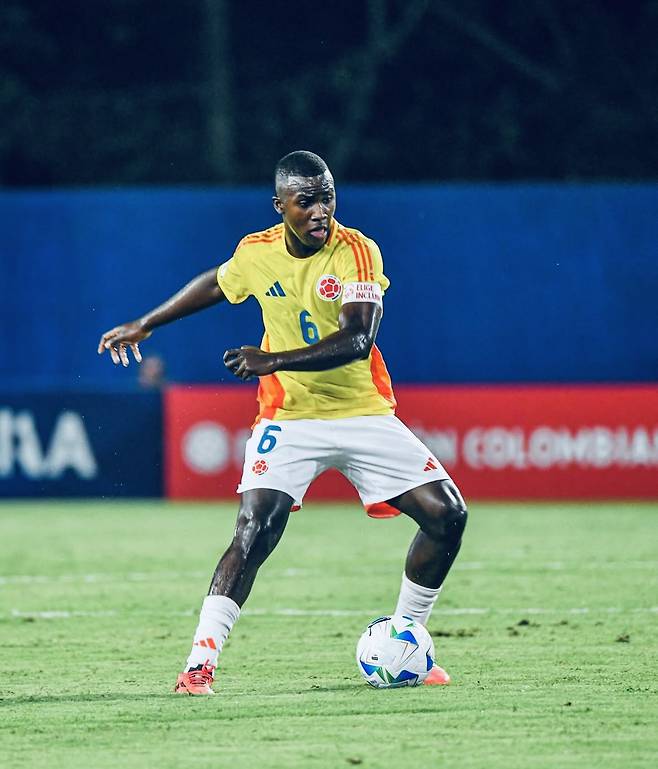 조만간 맨체스터 유나이티드 입단 ‘오피셜’ 공식발표 뜬다…HERE WE GO 단독 “계약 마무리 짓기 위해 영국행 비행기 탑승”