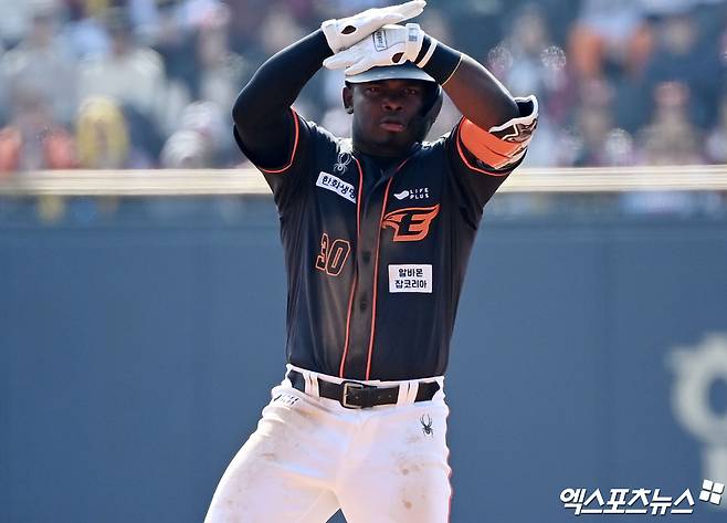 공격도 중요하지만…'류현진도 멘붕' 빠트린 외야 수비 괜찮나? 한화, 무슨 생각으로 '강백호-페라자' 함께 품었을까