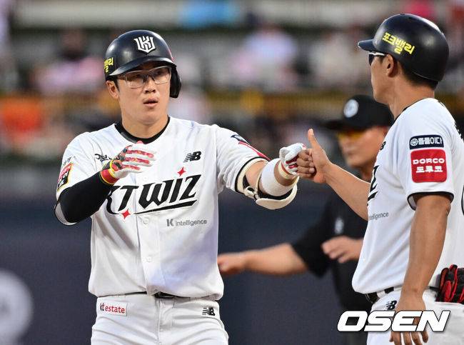 두산 떠나 KT에서 만날 줄이야…11년 만에 감격 재회→벌써 설렘 가득 “김현수는 정말 모범적인 선배, 기대 너무 크다”