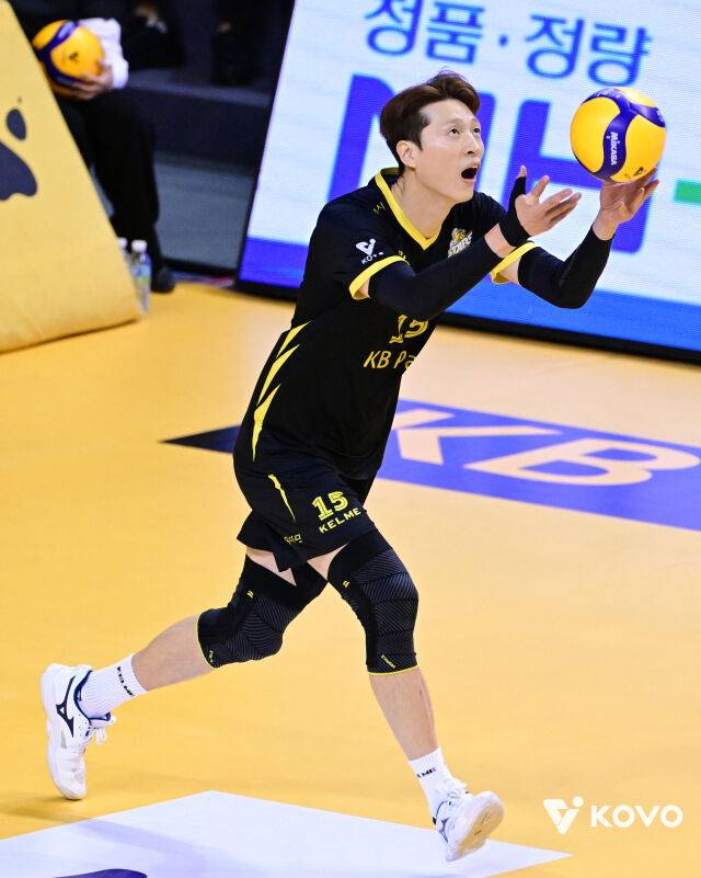 '미쳤다' 197cm 만년 백업 대반전, 2857일 만에 이 기록 작성했다…스페인 감독 찬사 보내다