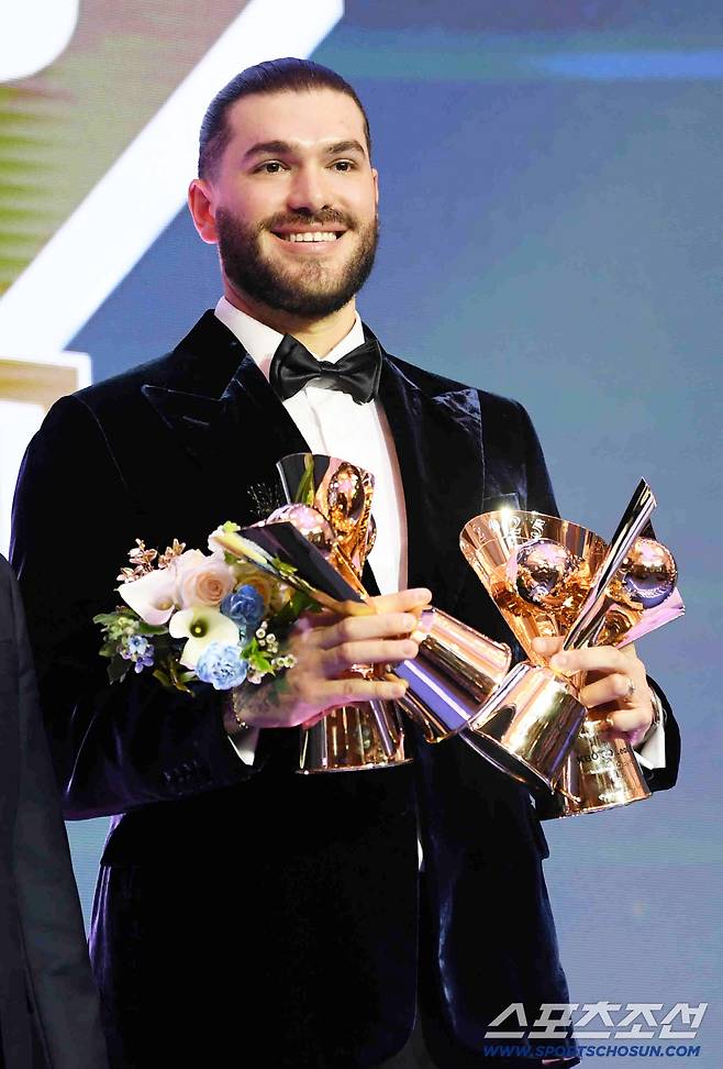 '모든 일정 취소 → 아내&딸 두고 나홀로 30일 출국' 폰세, 메이저리그 계약 임박했나…