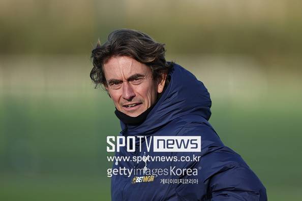 박지성처럼 홈 팬들에게 야유 받아…공개적 분노 폭발 “그런 짓을 하다니, 분명 토트넘 팬 아니다” 