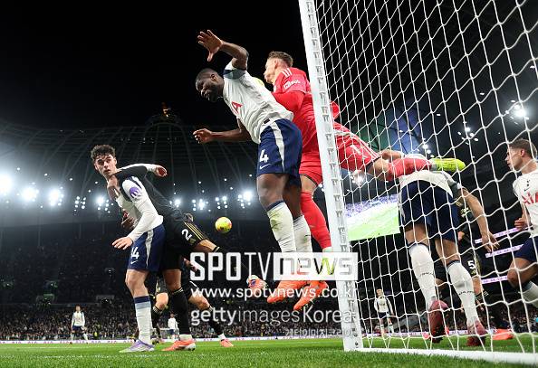 英 BBC '비피셜' 떴다, 평점 3점대 ‘최악’ 토트넘 7번→손흥민 후계자 몰락…“수비는 엉망에 득점력은 떨어져”