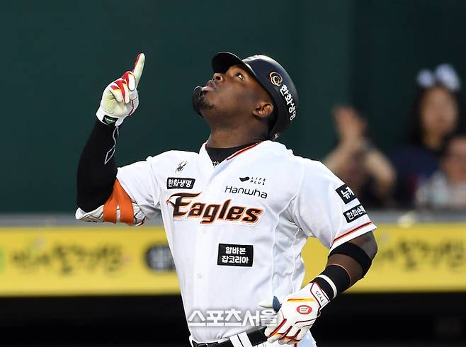 에르난데스-페라자 영입 완료→이제 남은 ‘한 자리’, 와이스 재계약 가능한가 [SS시선집중]