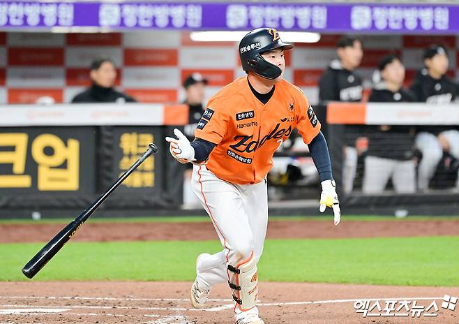 '넉살 좋은' 한화 1R 신인, 프로 첫 캠프에서 '11년 선배' 이도윤 방망이 얻어낸 사연