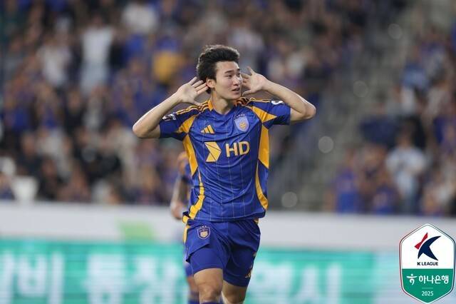 [BE.현장] 유리 팔꿈치 가격에 쓰러진 조현택, 문수 떠나 병원 후송… 울산, 제주와 현재 0-0 진행중