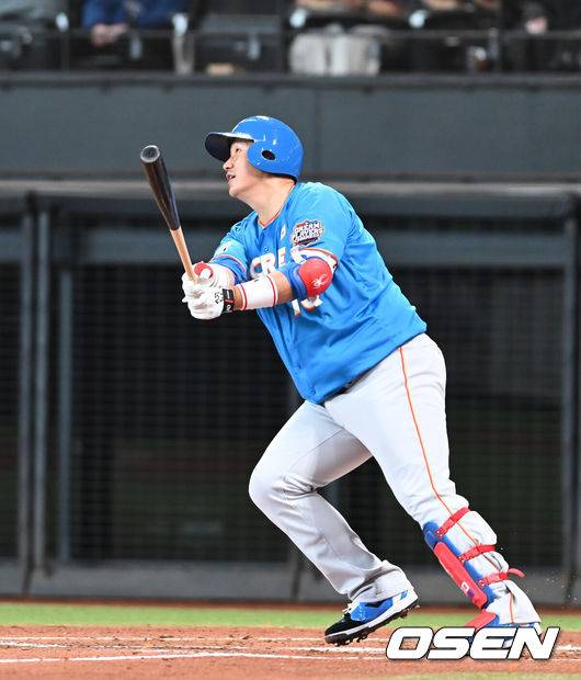 '일본 침몰 홈런' 이대호 3안타 2타점-이병규 3안타 2타점...한국, 일본에 7-1 완승