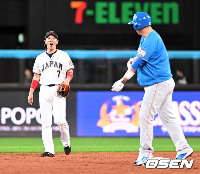 '일본 침몰 홈런' 이대호 3안타 2타점-이병규 3안타 2타점...한국, 일본에 7-1 완승