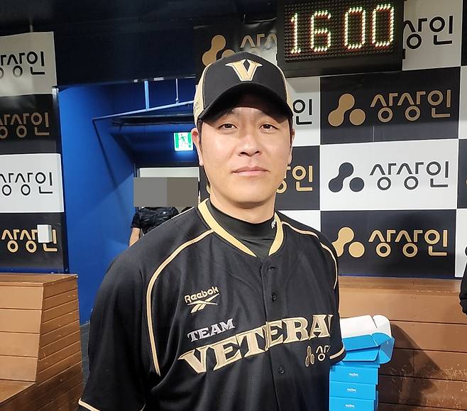 협상 상황 설명한 강민호