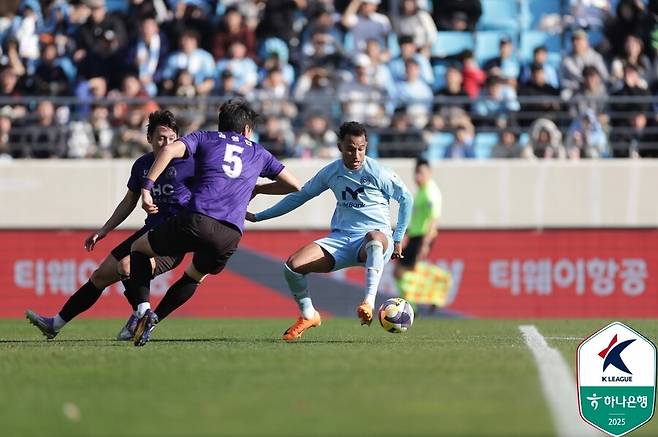 [현장 REVIEW] '전석 매진 오열' 대구 강등, 0-2 → 2-2 기적에도 10년 만에 2부로...안양과 2-2 무승부 최하위 확정