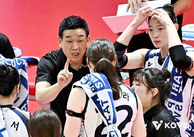 프로배구 IBK기업은행, 여오현 감독 대행 체제 이후 시즌 첫 연승