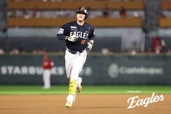 '저 한화인데?'… 이진영, SNS 프로필 사진 왜 변경했나