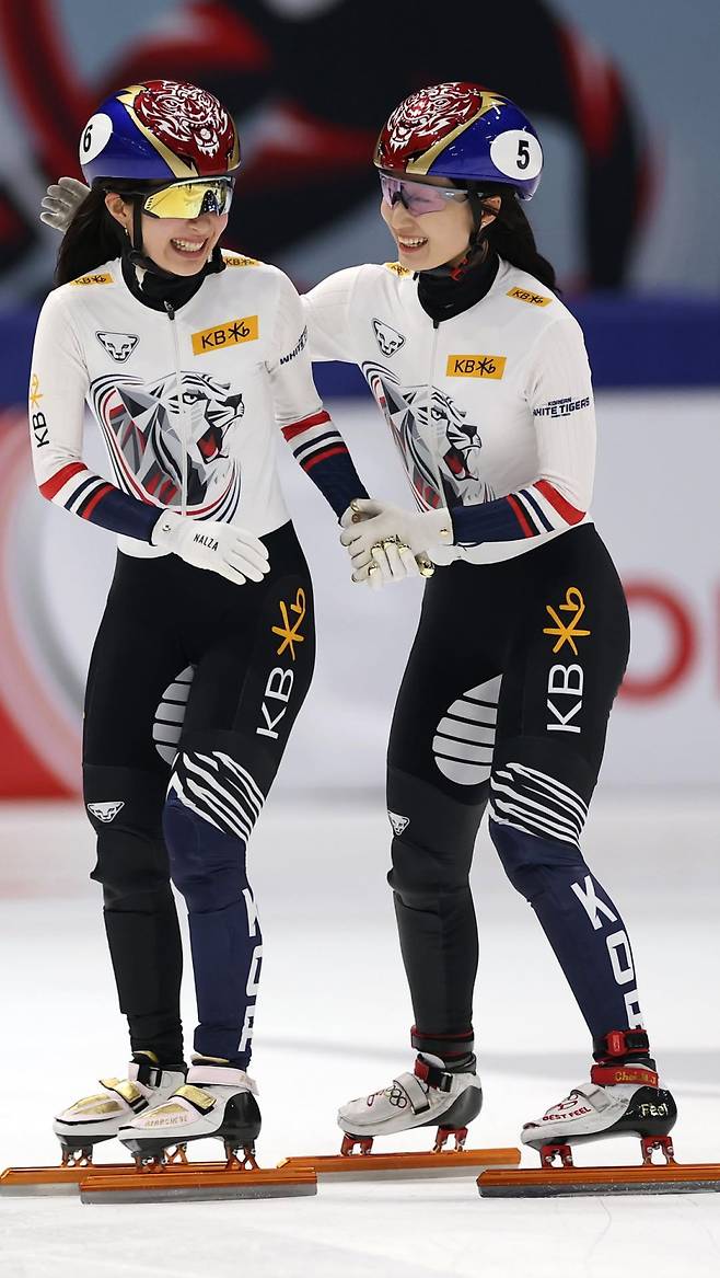 ‘1500m 최강국의 위엄’ 김길리-최민정, 월드투어 4차 대회 금·동메달 합작