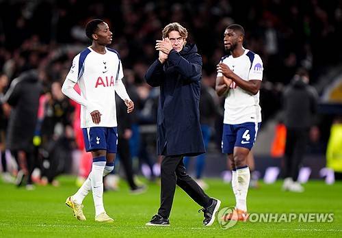 '손흥민 주장 박탈하더니' 프랑크 감독, 또또또또또 홈 경기 무승…팬들 야유에