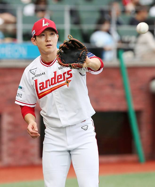 오지환 124억 깨질지 모른다… 박찬호 80억 잭팟, 돈은 두산이 썼는데 왜 이 팀이 한숨을 쉬나