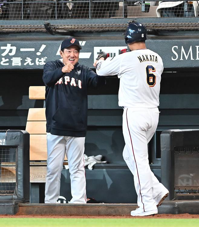 '후배 폭행' 불명예 이적→홈런으로 친정에 은퇴 신고식