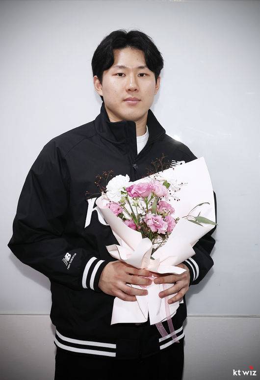 ‘보장액 42억 실화?’ FA 대박 쳤는데 오버페이 논란→정면 돌파 택했다 “4년 뒤 싸게 데려왔다는 말 듣겠다”