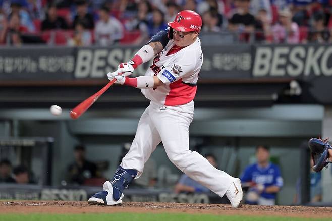 KIA에 기적은 없었다, 박찬호 이어 최형우까지 이탈 ‘패닉 상태’… 이범호 한숨 깊어진다