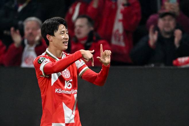 '홍명보호 초비상' 국대 10번 韓 축구 에이스, 초유의 강등 위기...0-4 대참사, 꼴찌 추락 '8경기 무승'