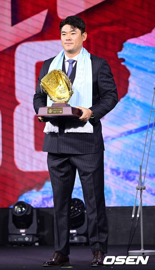 韓 평정하고 ML 진출한다! 김도영에 밀렸던 3루수, 올해의 선수상+최고 3루수 우뚝…원태인은 FA 강민호 업었다(종합)