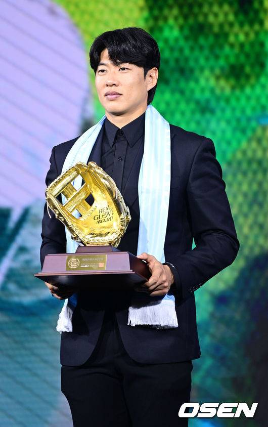 韓 평정하고 ML 진출한다! 김도영에 밀렸던 3루수, 올해의 선수상+최고 3루수 우뚝…원태인은 FA 강민호 업었다(종합)