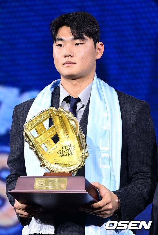 韓 평정하고 ML 진출한다! 김도영에 밀렸던 3루수, 올해의 선수상+최고 3루수 우뚝…원태인은 FA 강민호 업었다(종합)